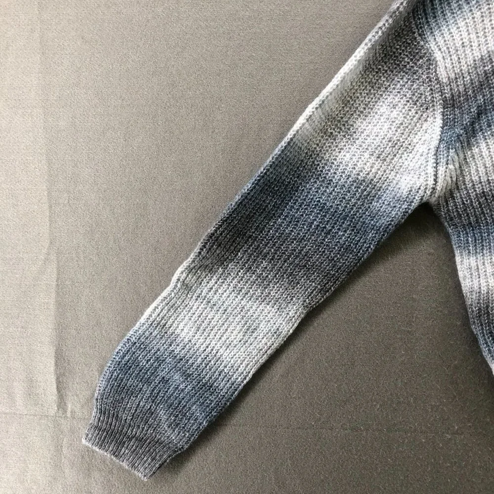 NWOT Hooked Up By IOT Turtleneck Sweater Womens M Gray Striped Ombre‎ Relaxed